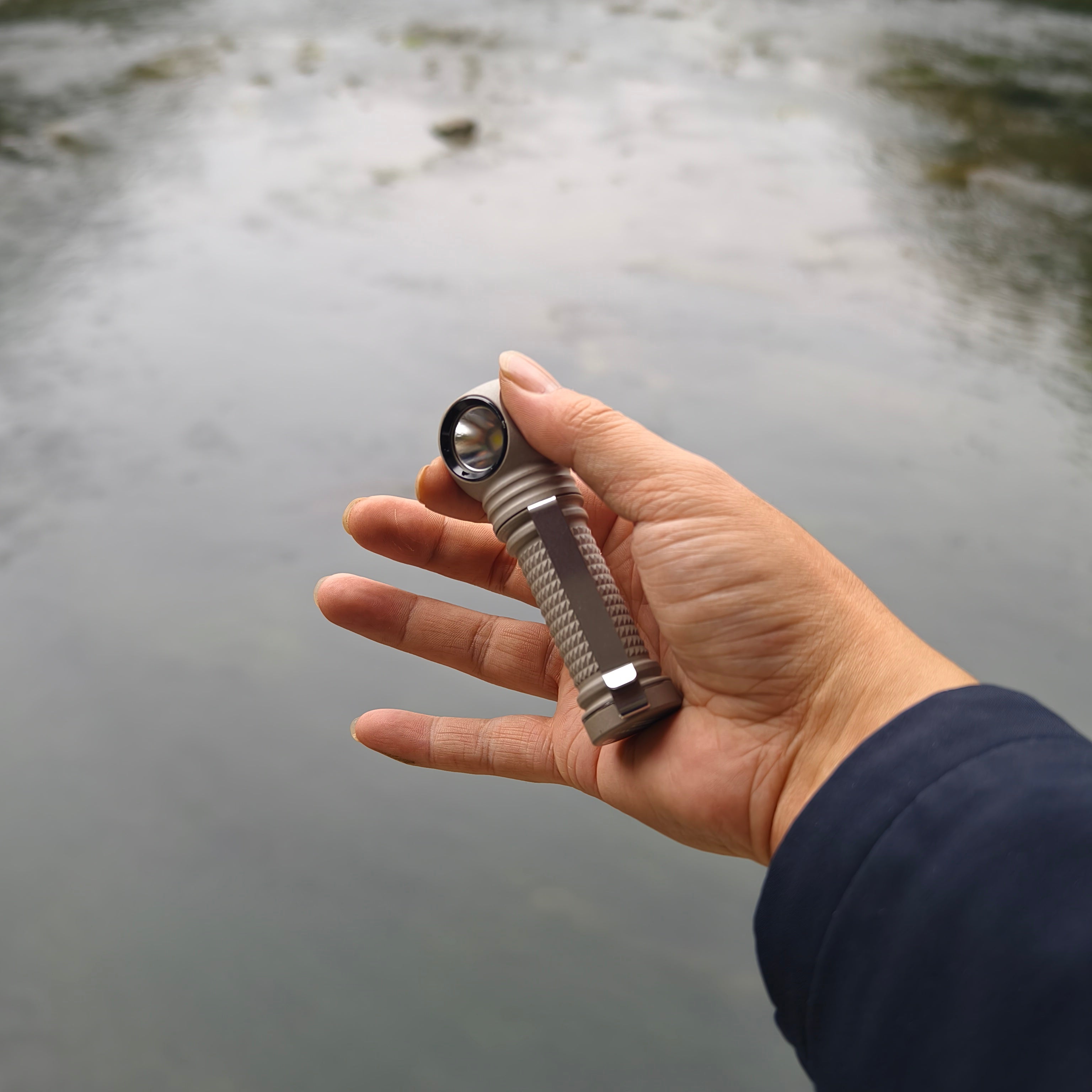 L50 Sol - EDC Right-Angle Flashlight