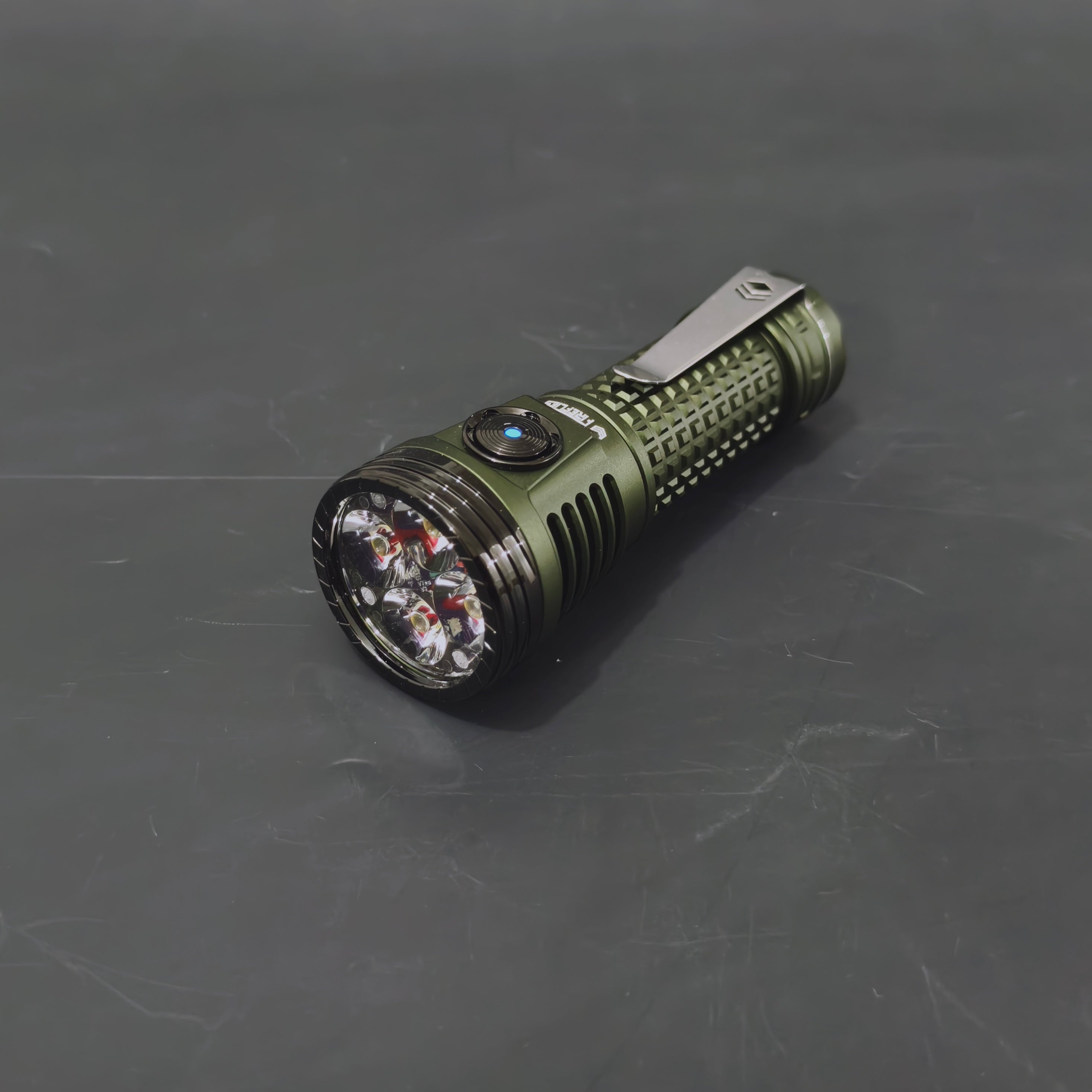 E04 Surge - Lume1