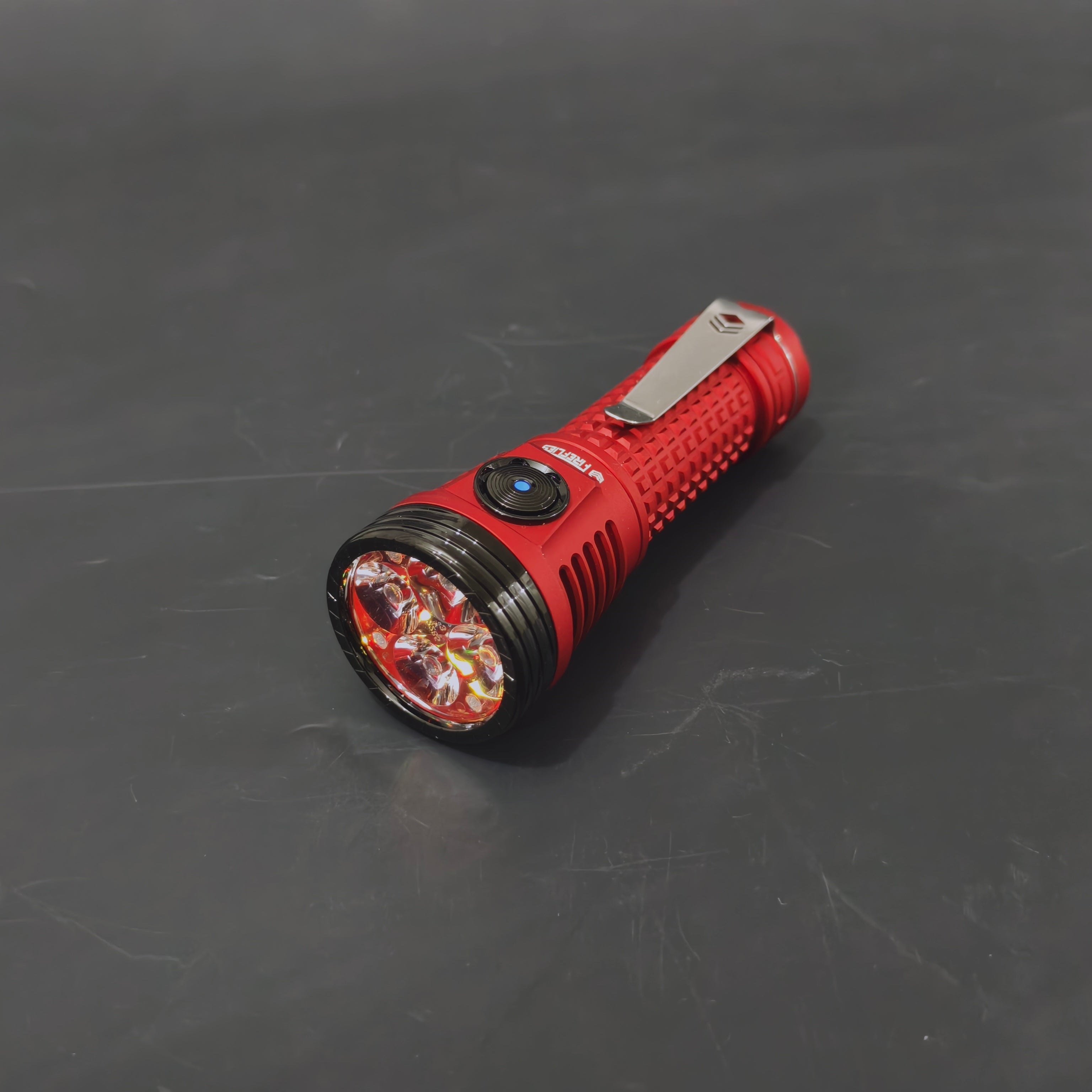 E04 Surge - Lume1