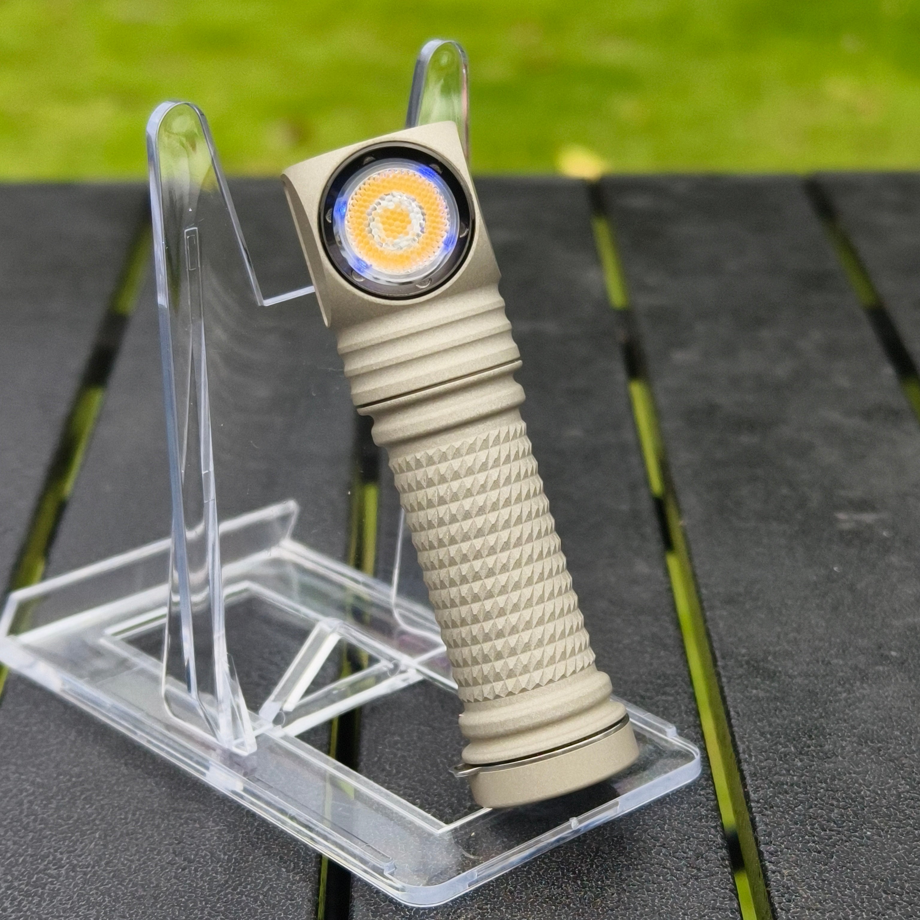 L50 Sol TIR Right-Angle Flashlight (Wide Beam)